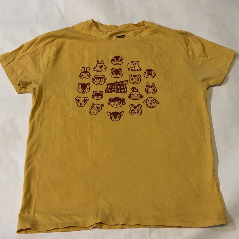 Animal Crossing Character T-shirt in yellow / gold    size S   100% cotton